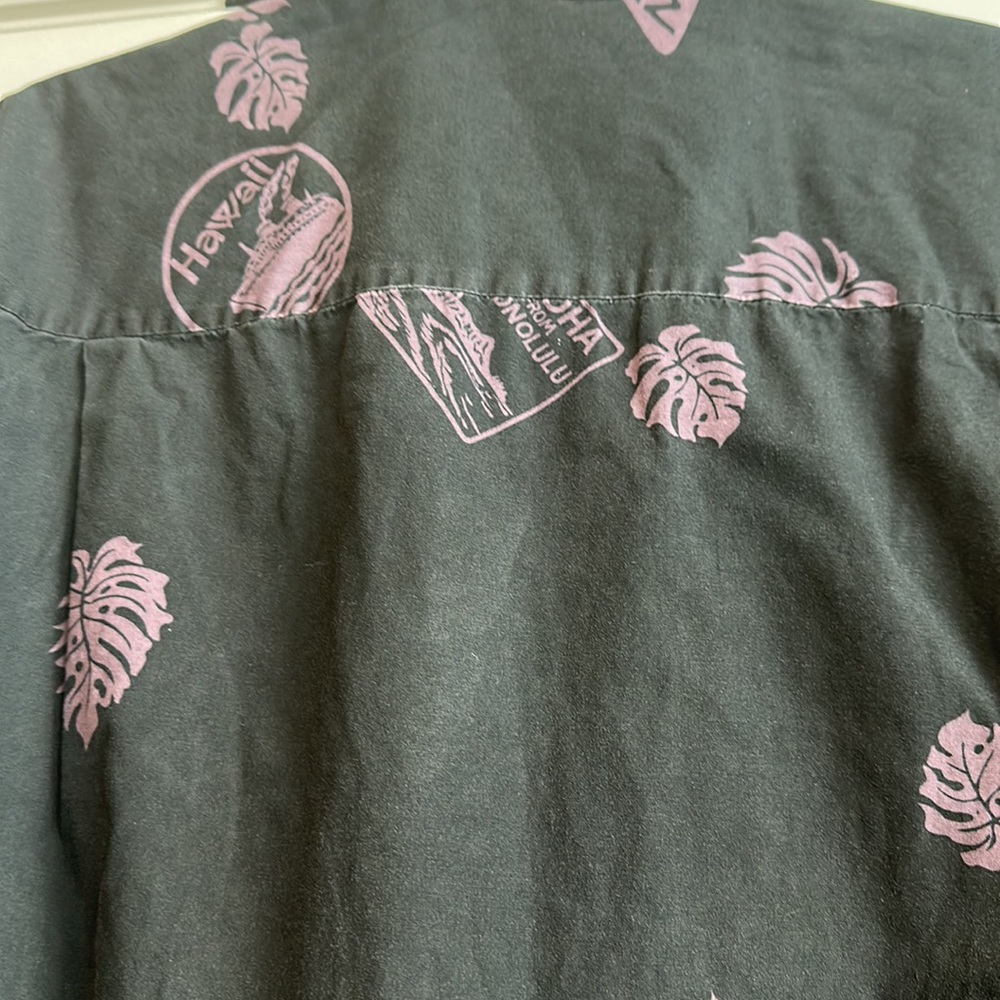 Winnie Fashion Men's Hawaiian Button Down - Picture 7 of 7